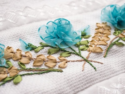 Flores de organza para decorar una toalla, lindas y faciles de hacer.Ribbon flower work