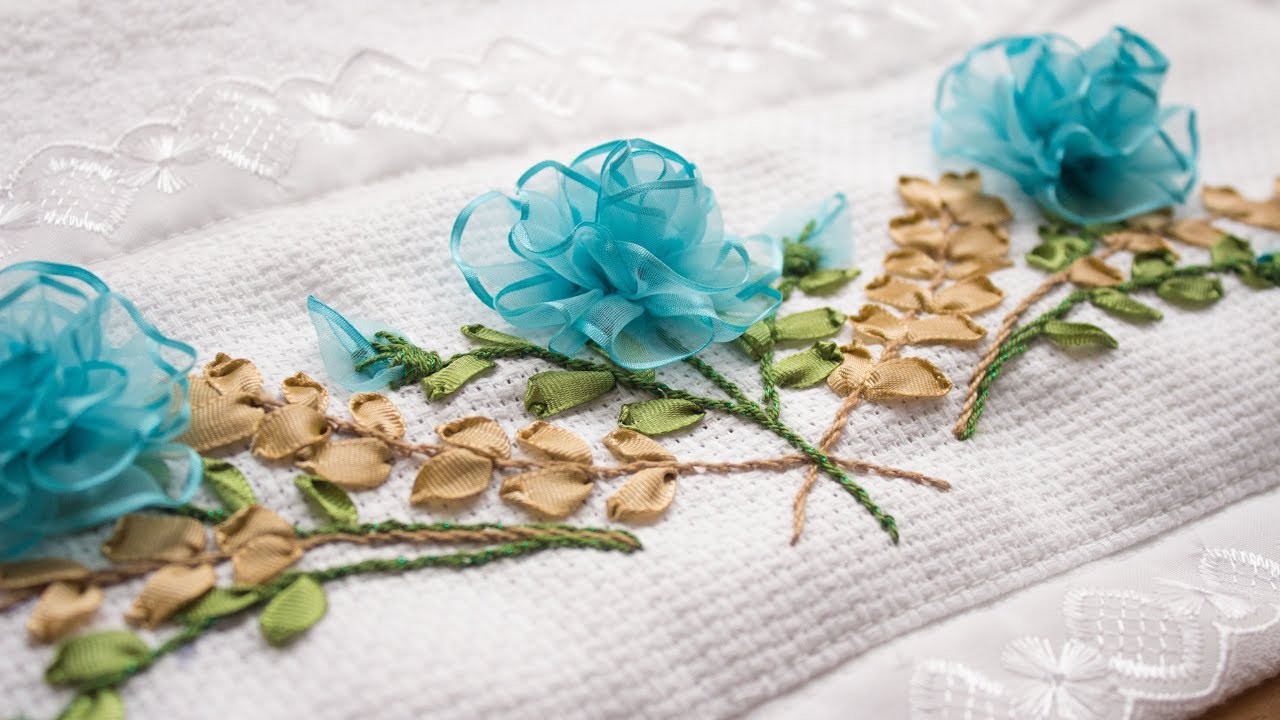 Flores de organza para decorar una toalla, lindas y faciles de hacer.Ribbon flower work