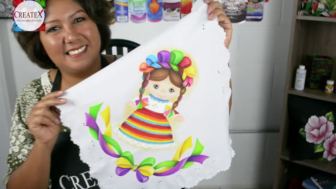 Pintando una muñeca mexicana en tela con la Mtra. Lydia Perez