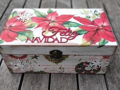 Caja de madera decorada con falso decapado y decoupage para Navidad