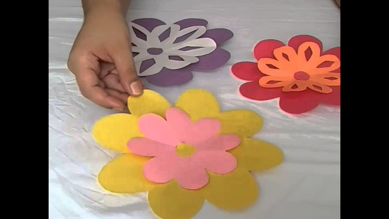 Cómo hacer flores de papel decorativas