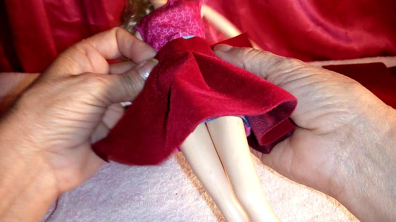 Cómo hacer ropa de navidad para muñecas Barbie