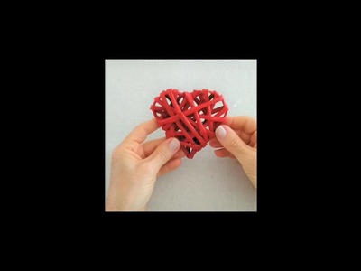 Cómo hacer fácil un corazón con periódicos. DIY. How to make easy a newspaper heart . Reciclar