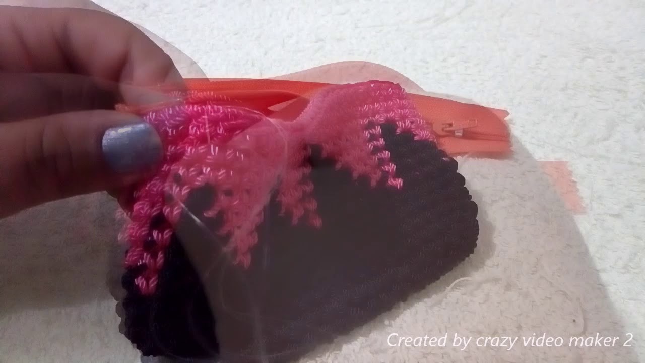 Monedero a crochet con grecas triangulares