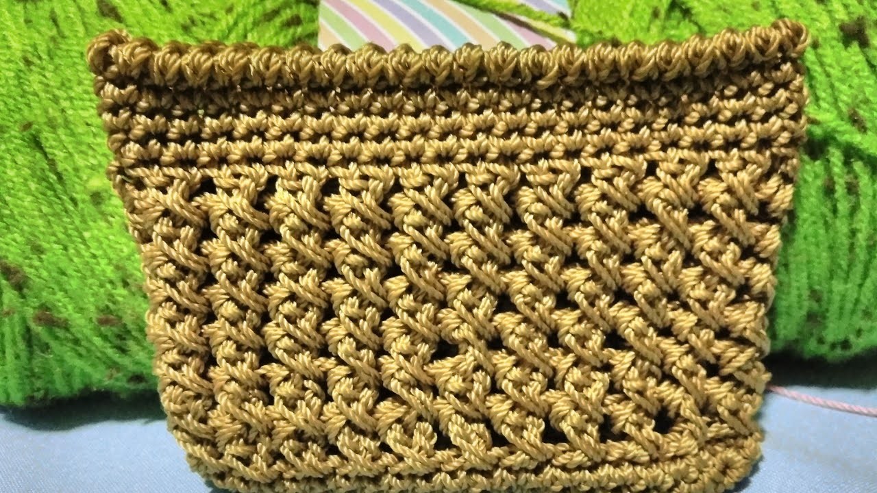 Monedero tejido punto relevante a crochet en cuarentena
