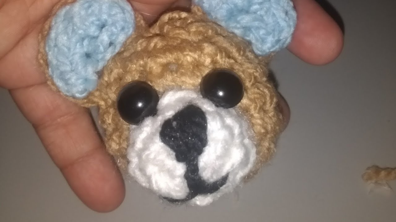 Llavero de oso amigurumi a crochet