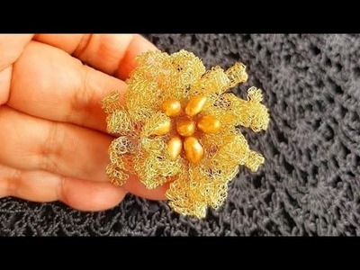 Anillo tejido a crochet con hilos de cobre