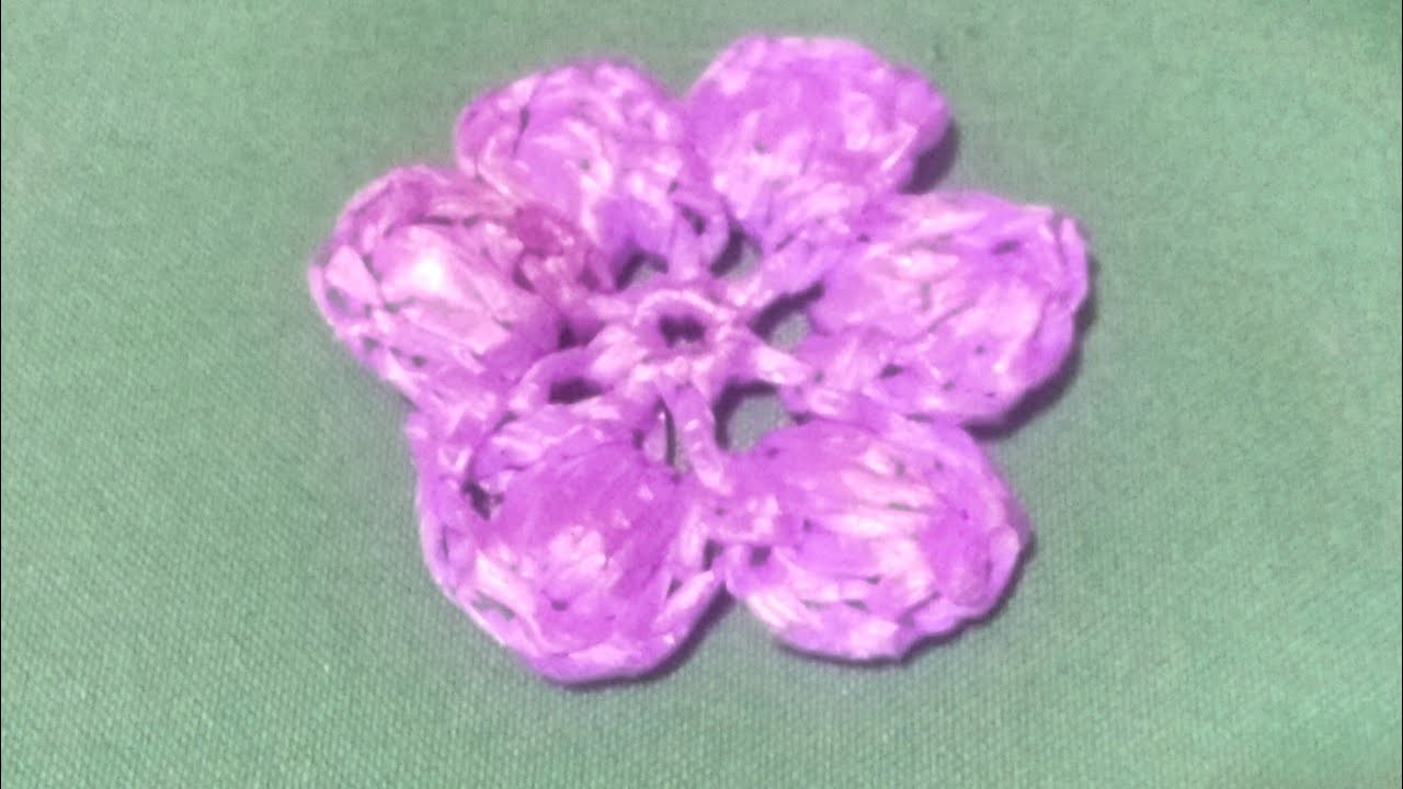Flor tejida de rafia a crochet paso a paso