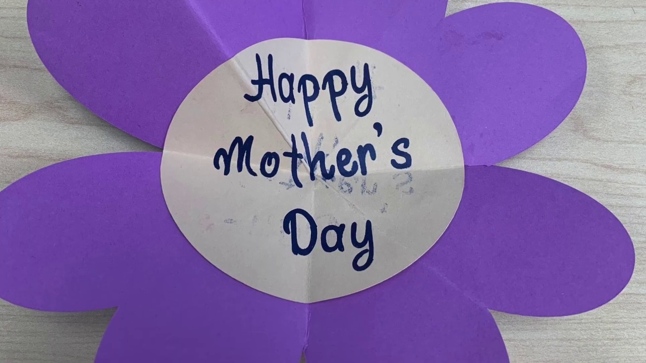 Create a Mothers Day Craft | Crear una manualidad con cartulina para el Día de las Madres