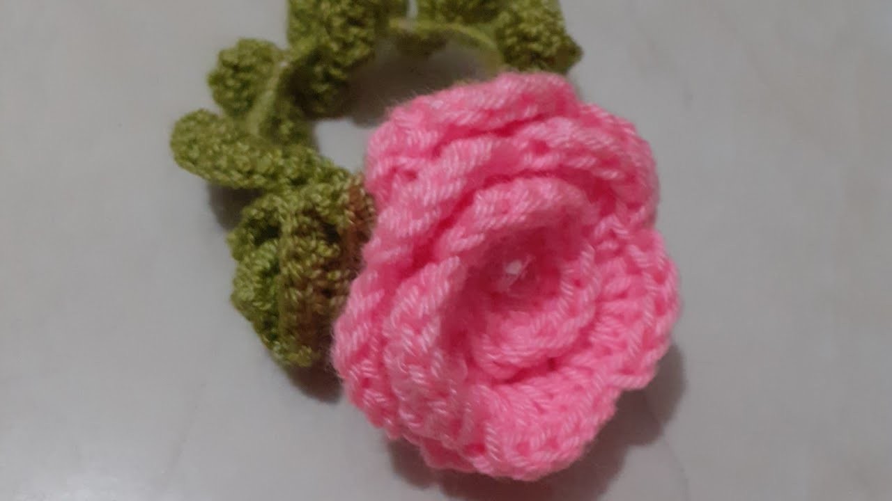 Colas, coletas, donas, moñas en crochet con flor