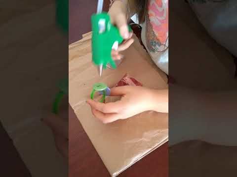 Cómo hacer accesorios para Barbie muy fácil! Parte 1