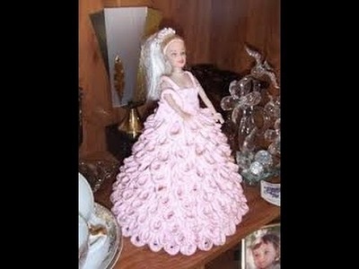 Vestido de barbie hecho con servilletas de papel