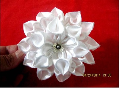 Flores  blancas Kanzashi diamantes corazón en cintas para el cabello
