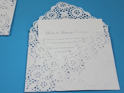 Invitacion elegante. Doily envelope