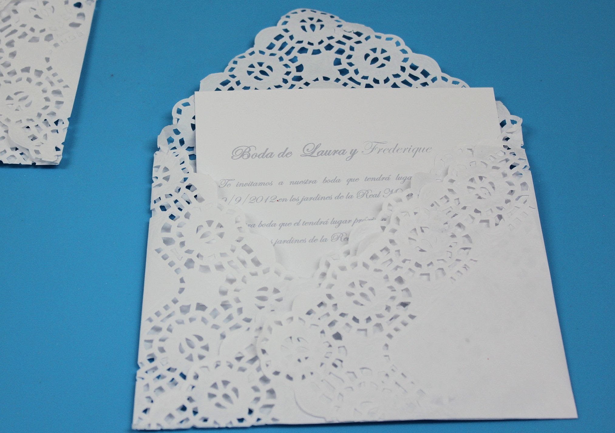 Invitacion elegante. Doily envelope