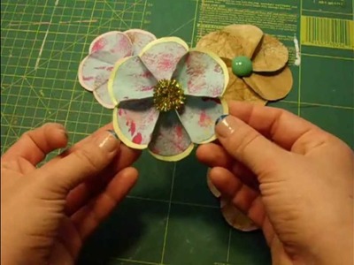 Flor de papel de seis petalos. paper flower with six petals