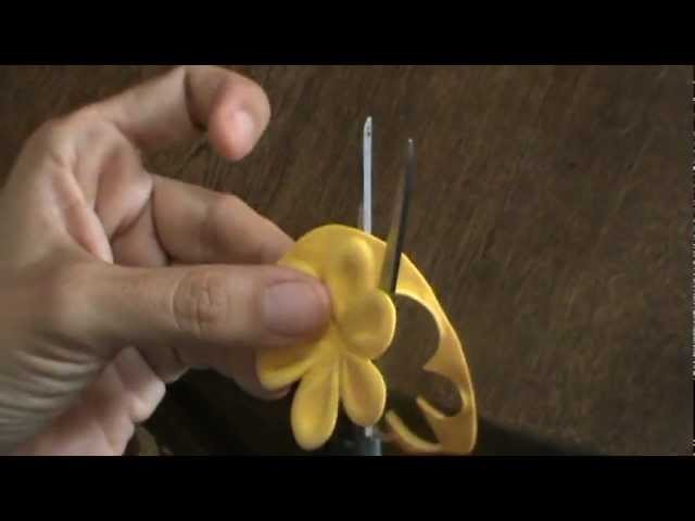 Cómo hacer flores de foami con troqueles de aluminio
