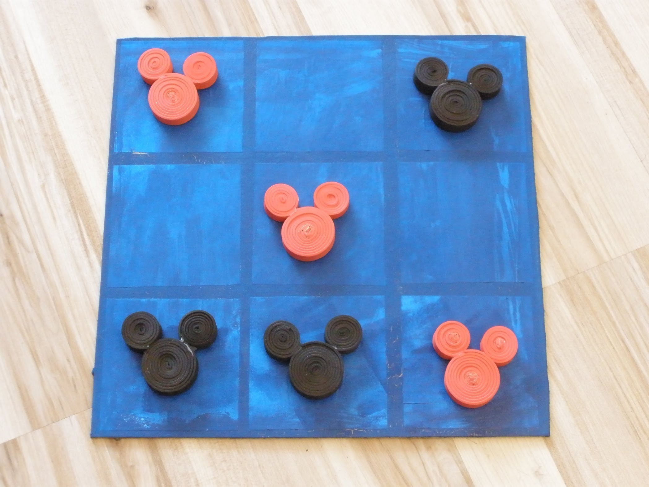 Como hacer un 3 en raya, y las piezas, en goma eva, juego de mesa. DIY