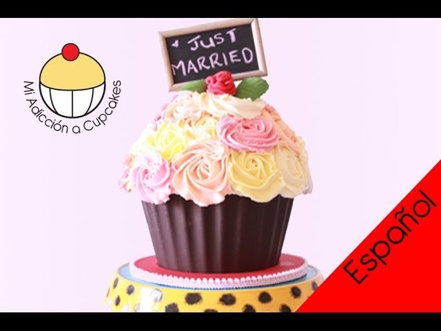 Cómo hacer un Cupcake Gigante -- Pasos Básicos 3: Tallado, Capas y Arreglo Final -Cupcake Addiction