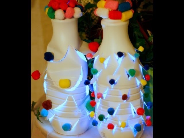 Farol de árbol de Navidad con botellas de plástico recicladas