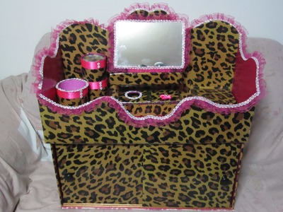 Mueble tocador hecho de carton