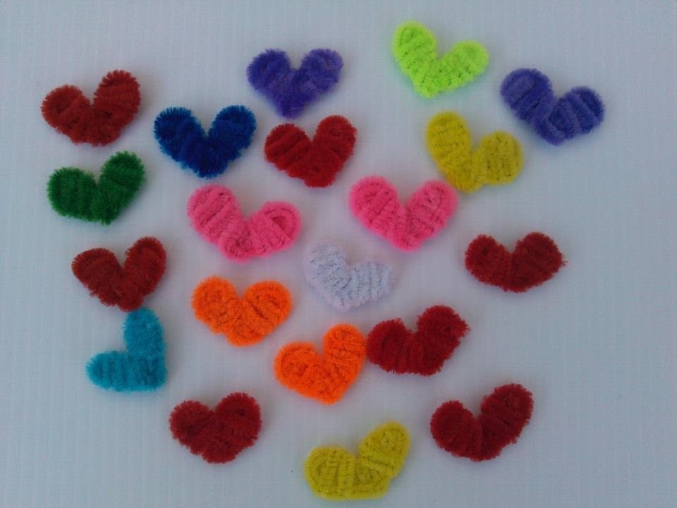 CORAZONES HECHOS CON LIMPIA PIPAS.- PIPE CLEANERS HEARTS