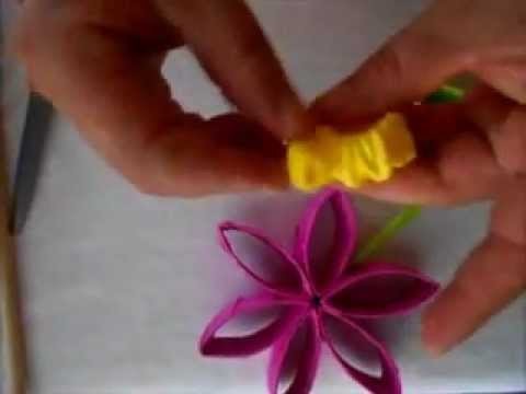 Flores hechas con conos de papel Reciclado