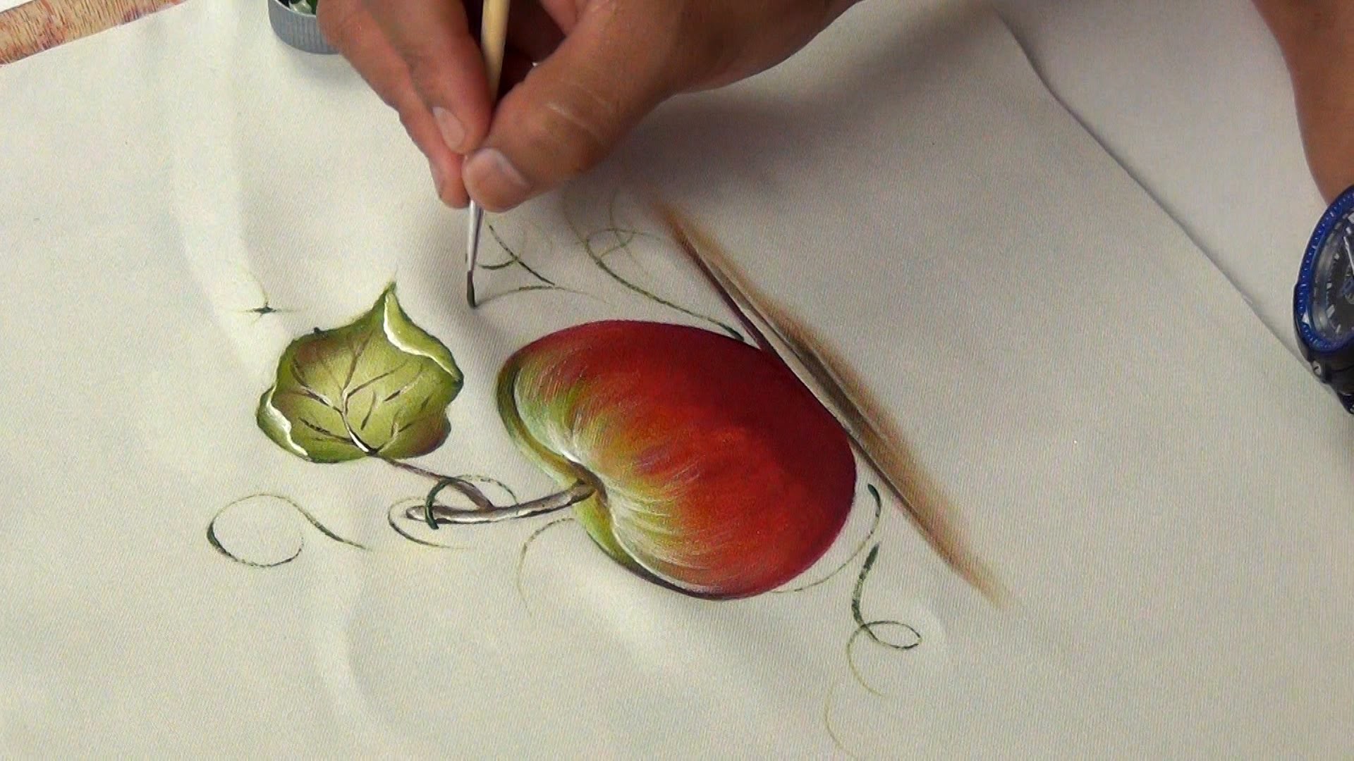 Pintando una manzana en tela
