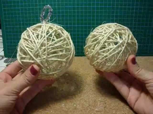 2º Adorno navideño, esfera de cuerda. sphere of rope to decorate