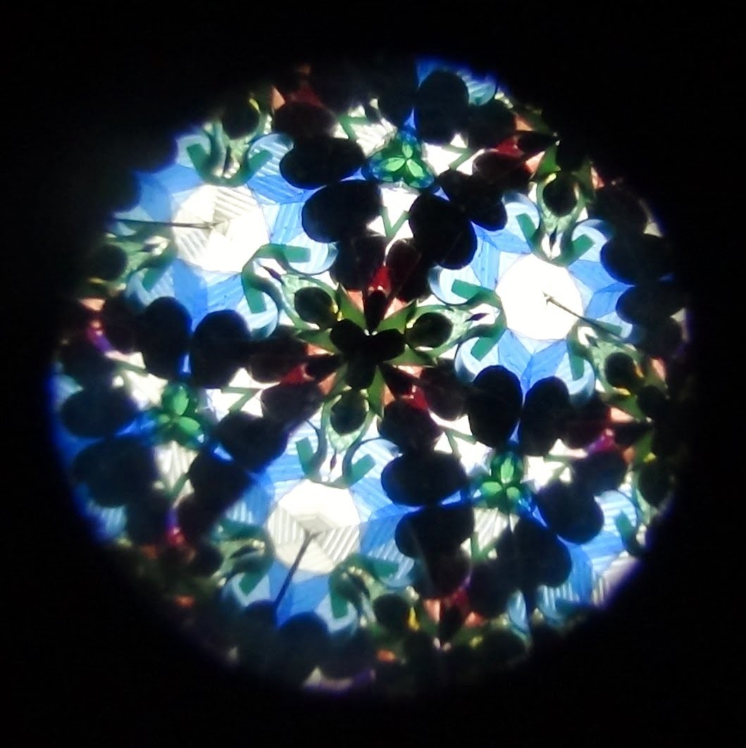 Cómo hacer un caleidoscopio con material reciclado How to make a kaleidoscope