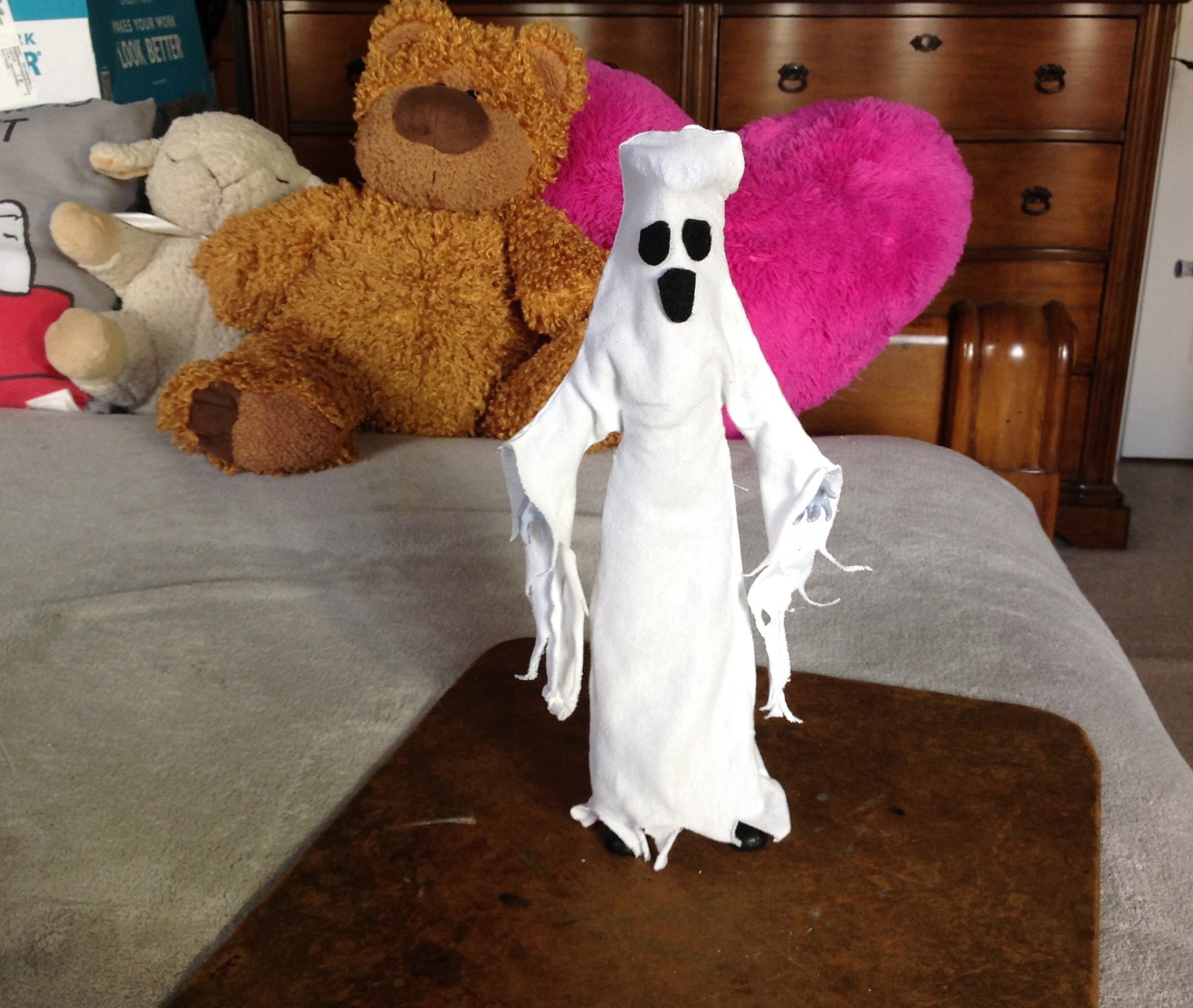 Como hacer un disfraz de fantasma para tus muñecos.