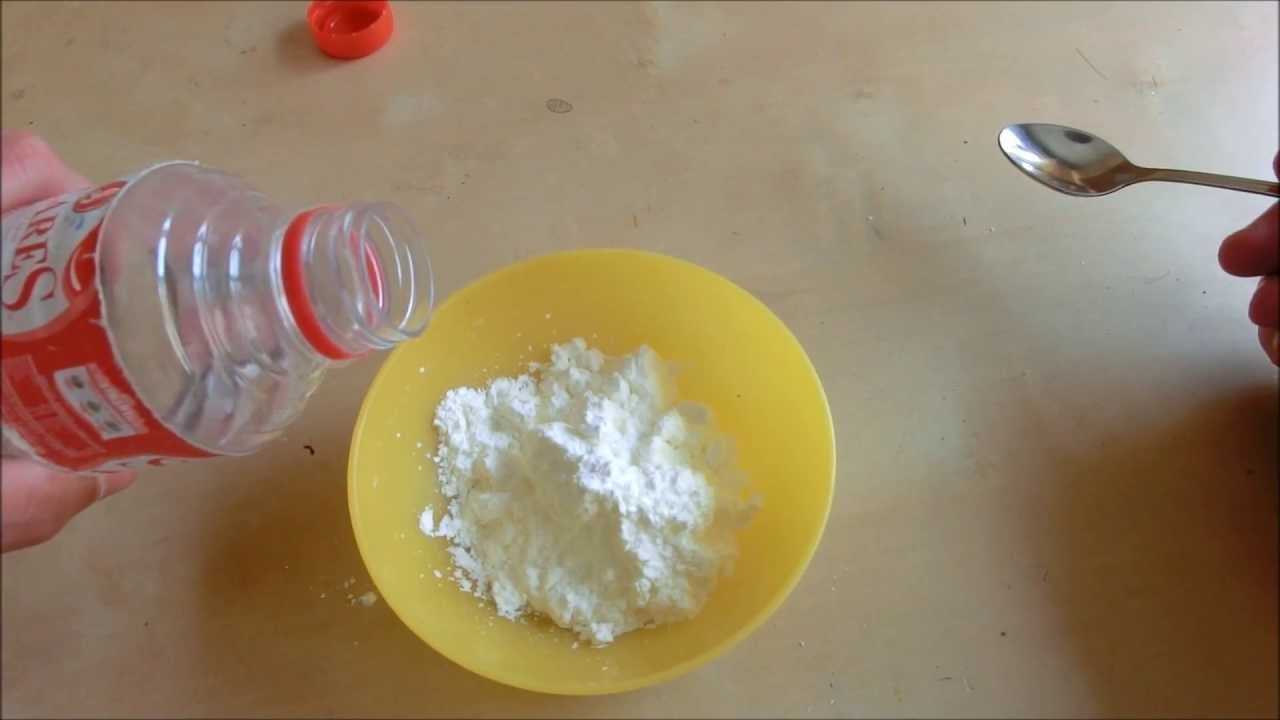 Cómo hacer un líquido que se hace sólido - Experimento de la maicena - Chindas12