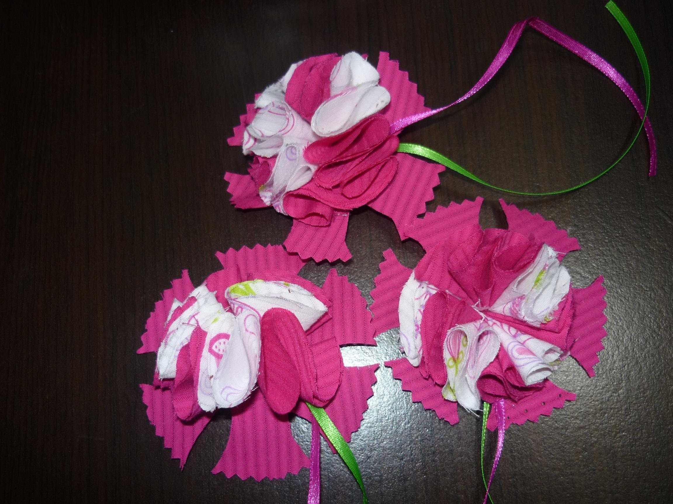 Flores en tela para decorar accesorios  o prendas de vestir. vídeo No.006.