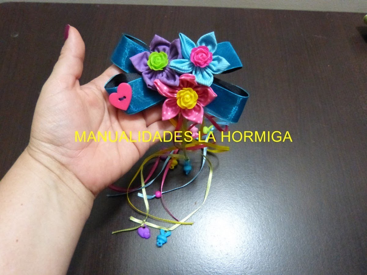 Como hacer  moños en cinta y decorado con flores de tela  No.177 Manualidades la Hormiga