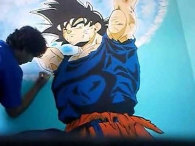 GOKU PAINTING ON THE WALL (Pintando a Goku en la p