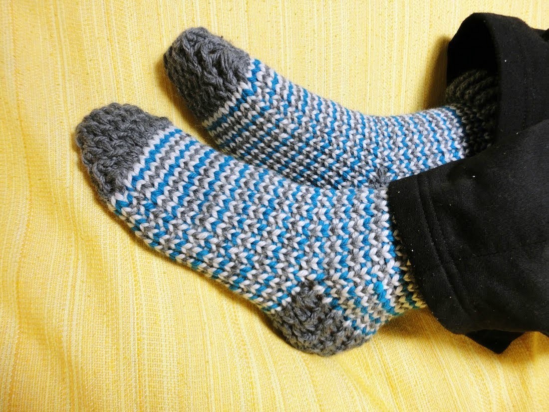 Cómo tejer calcetines con telar circular