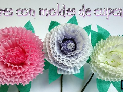 Como hacer una Flor con moldes de cupcakes - Baking cup flower Manualidades Para Todos