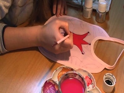 Baberos pintados en tela.  painting baby clothes