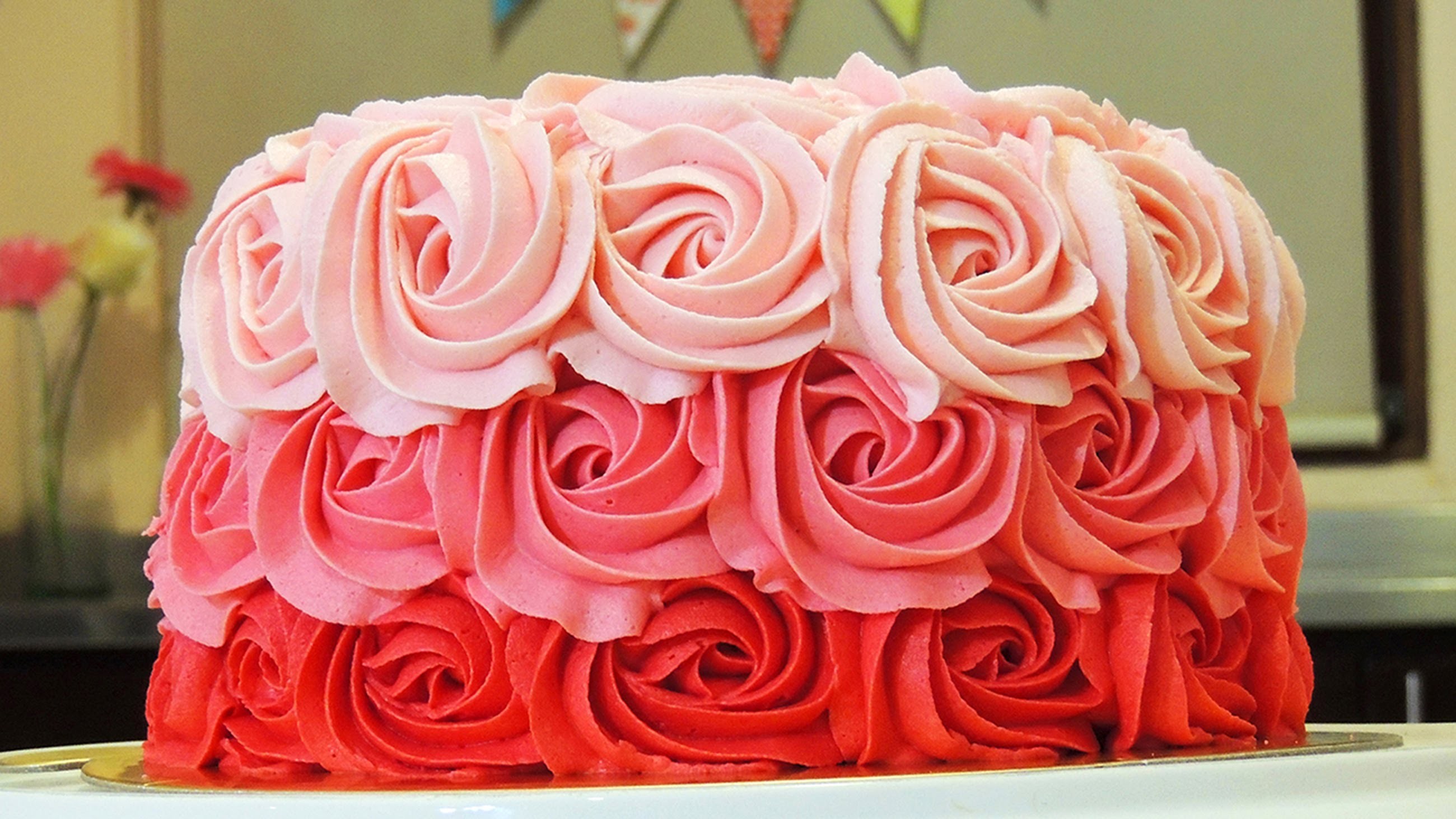 PASTEL DE ROSAS CON BETÚN DE MANTEQUILLA (Ombre Rose Cake Tutorial)