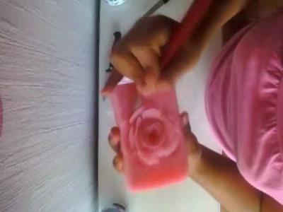 Cómo tallar una rosa en jabón