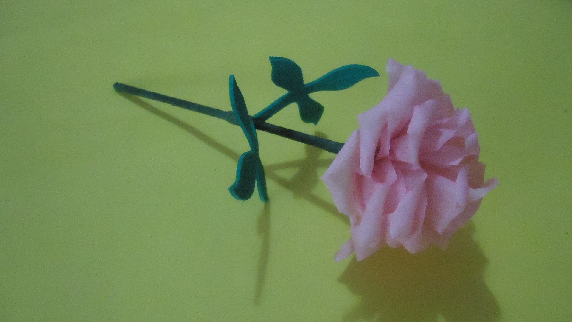 Mini flor de papel crepé