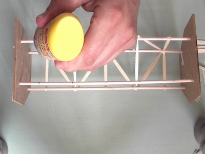 Cómo hacer una estructura de base cuadrada con pinchos y palillos