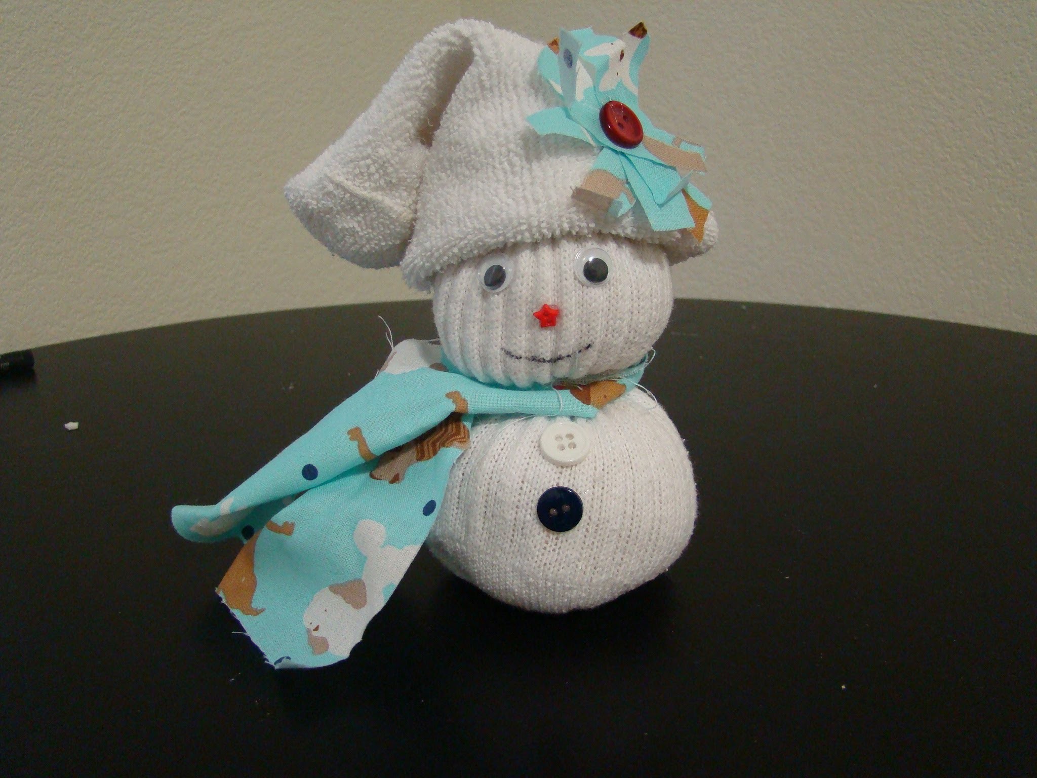 Manualidades- muñeco de nieve con un calsetin(media). DIY- Snowman