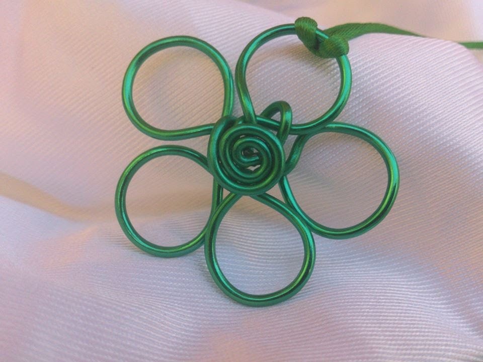DIY: Como hacer colgante flor de alambre.( verde )