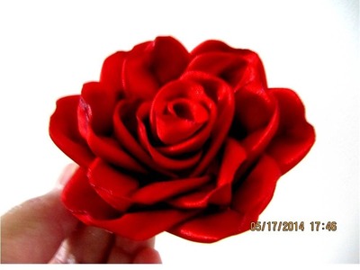 Flores red roses in ribbons en cintas para el cabello - vídeo en HD