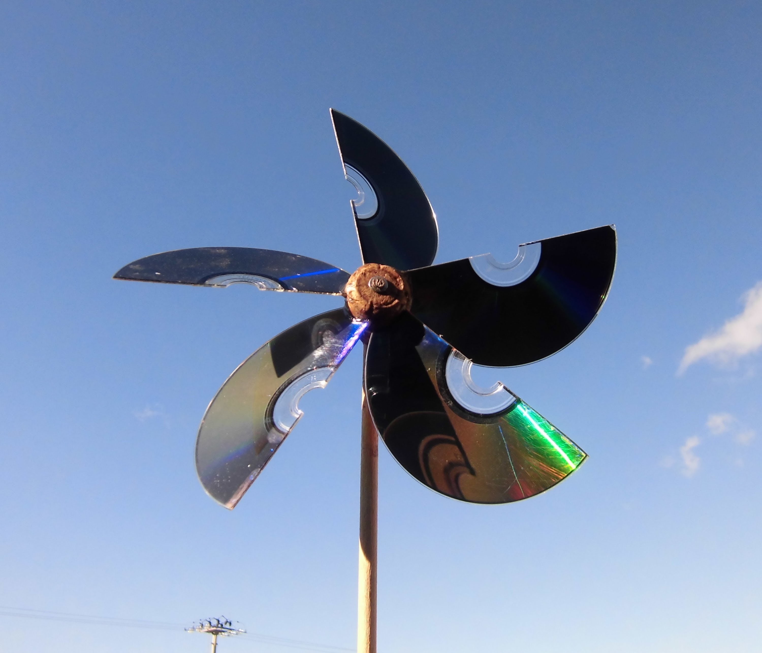 Molinillo de viento, reciclando cds, corcho.  Video de JM-QJ
