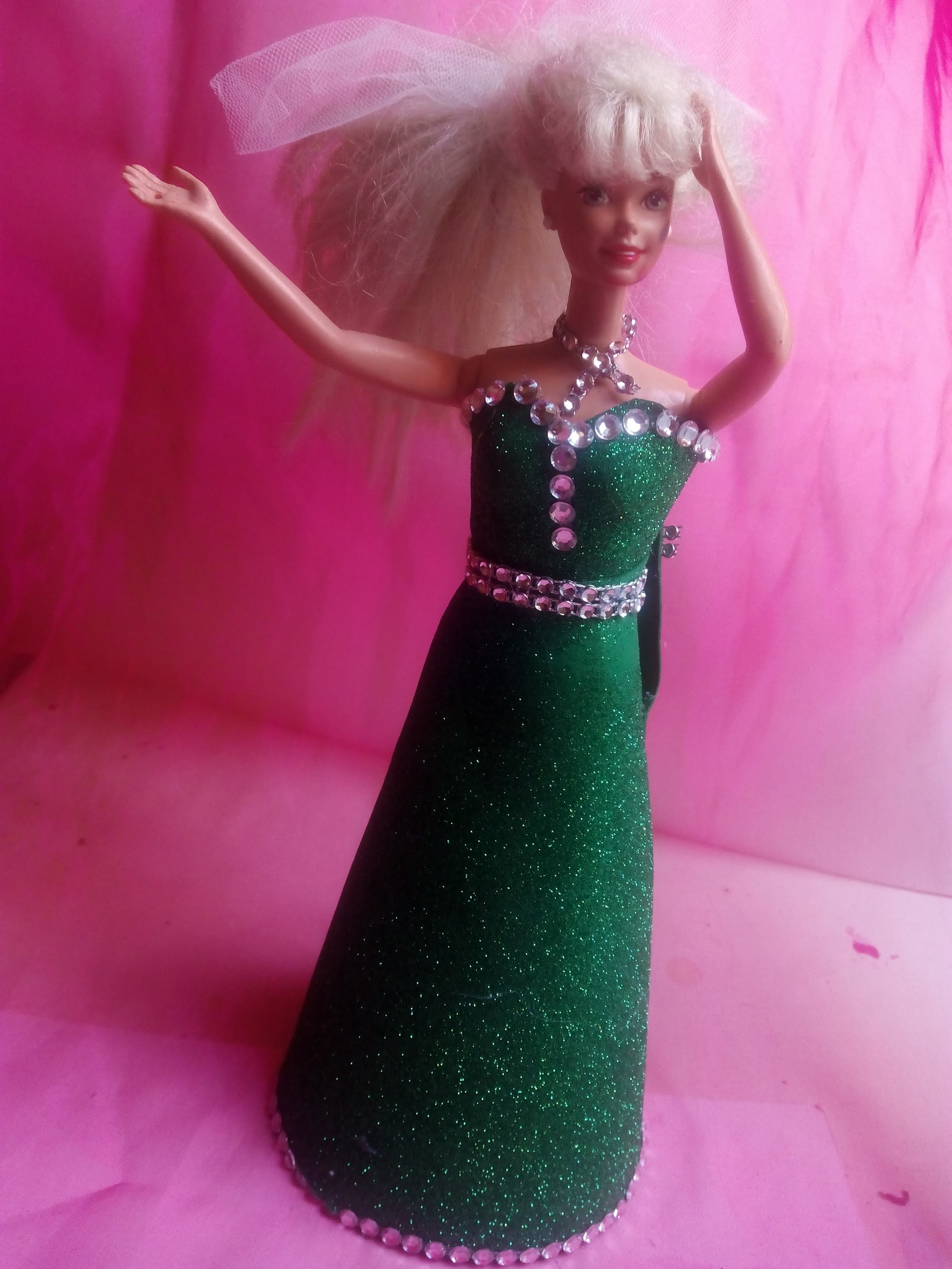 Vestido para muñecas barbie con goma eva 1 sin coser