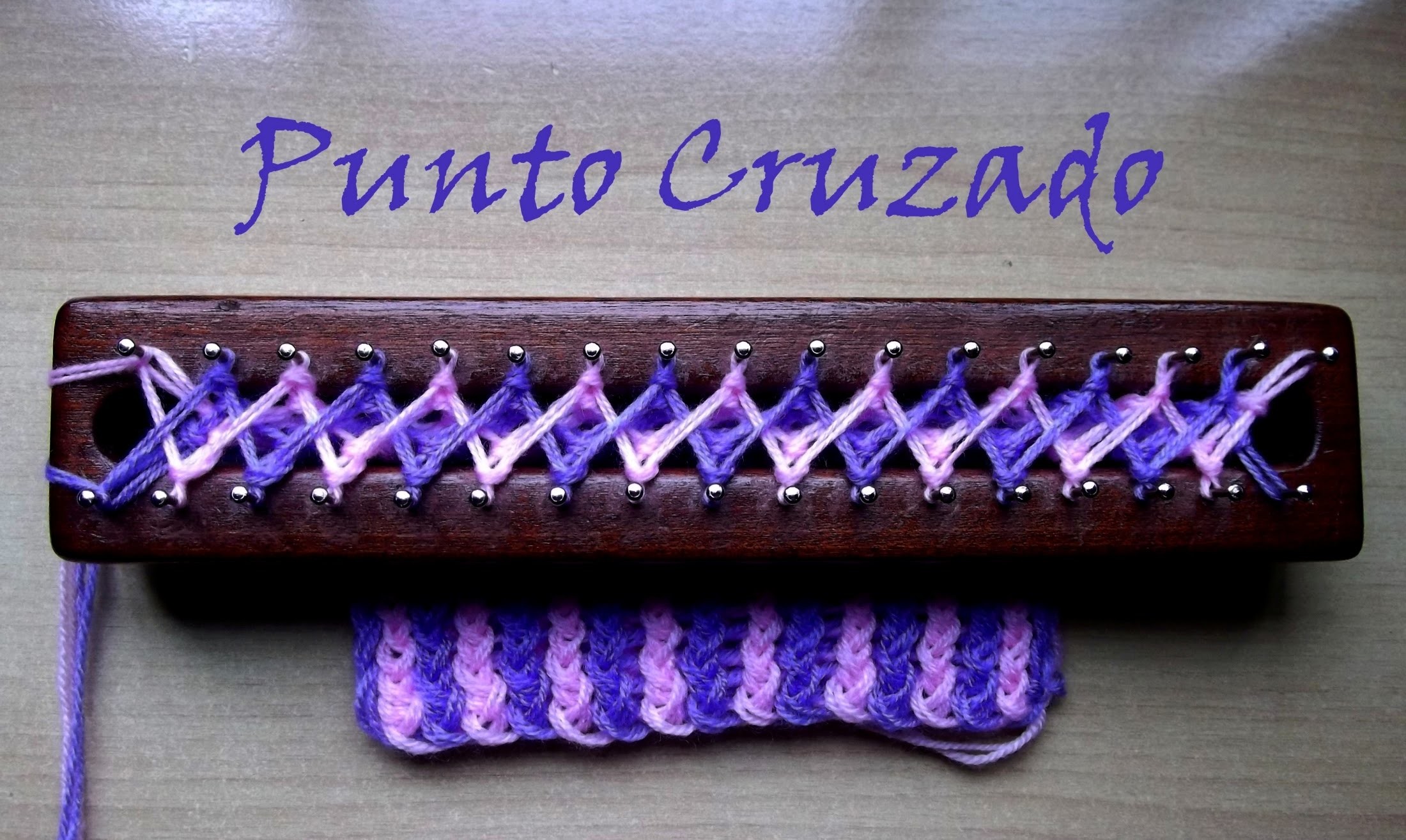 Punto Cruzado Bicolor en Telar Maya. Crossed stitch on loom