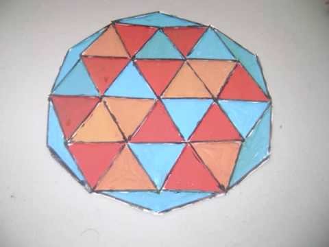 Como hacer un mosaico geometrico usando papel y palillos