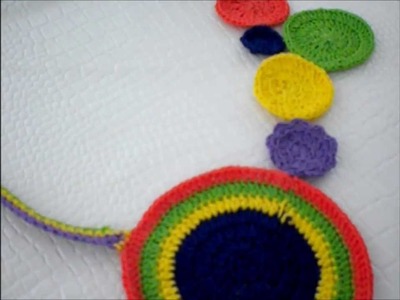 Collar de ganchillo multicolor